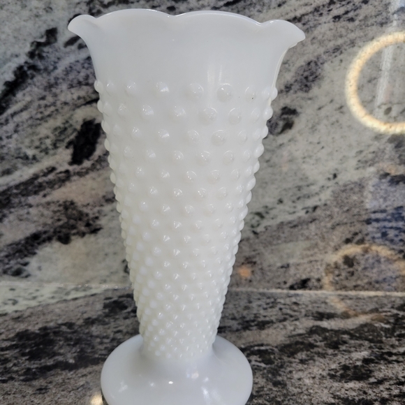 🌵Large Vintage Milk Glass Vase Good Condition - Picture 3 of 7